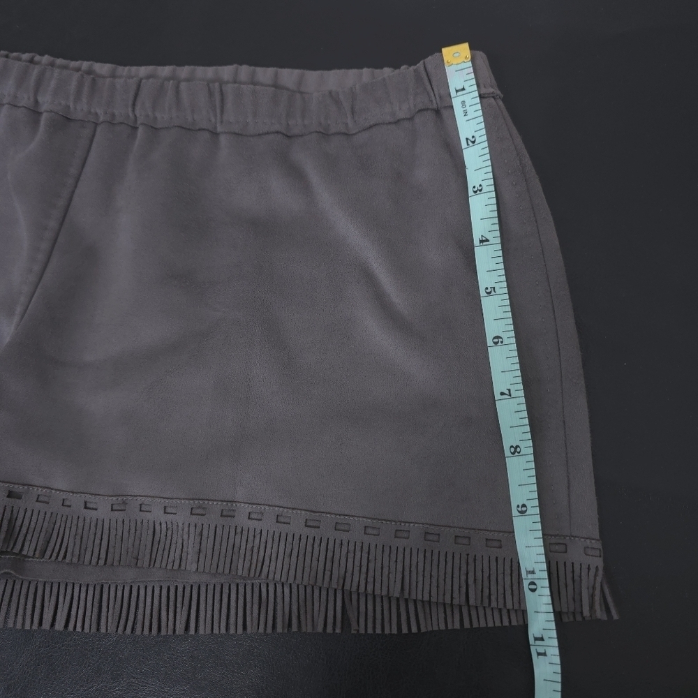 Max Studio Linen/Rayon Blend Faux Suede Fringe Shorts Size Large - Picture 4 of 10